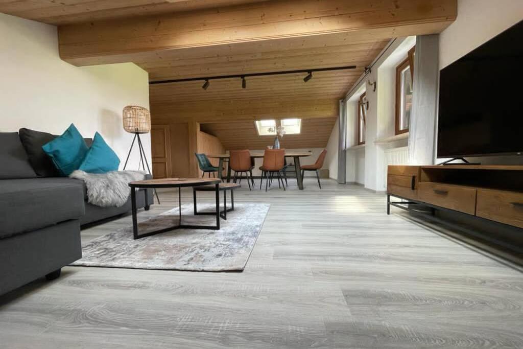 Gemuetliche Ferienwohnung Im Dg Am Tegernsee - Bergblick, Ruhe & Ganz Viel Platz バート・ウィーゼ エクステリア 写真